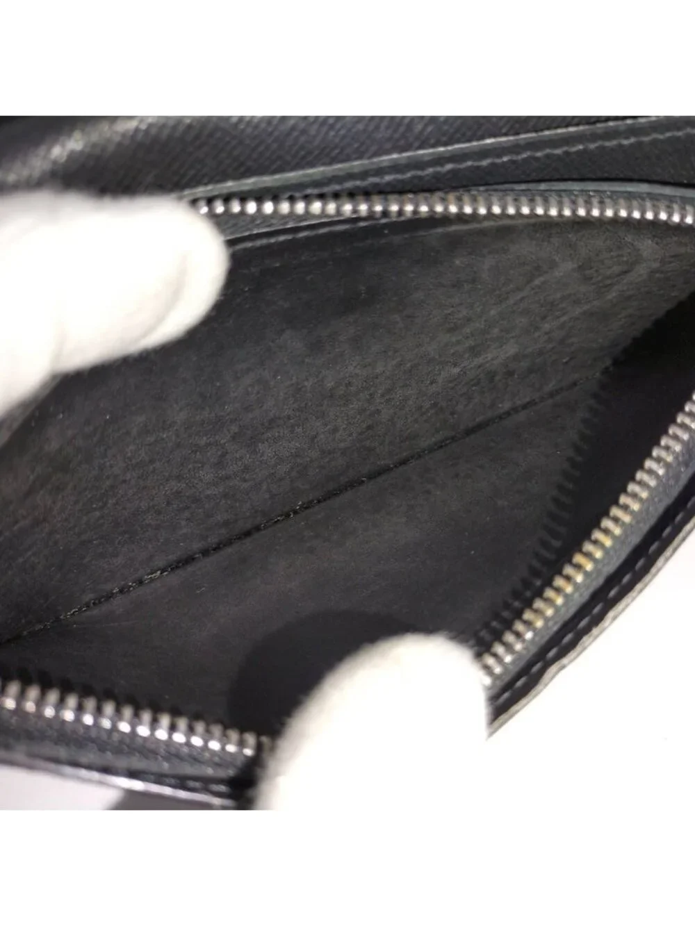 Louis Vuitton Portefeuille Brazza Wallet Taiga Noir